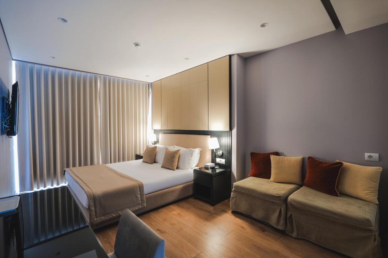 Hotel Oasis Sarande Bagian luar foto