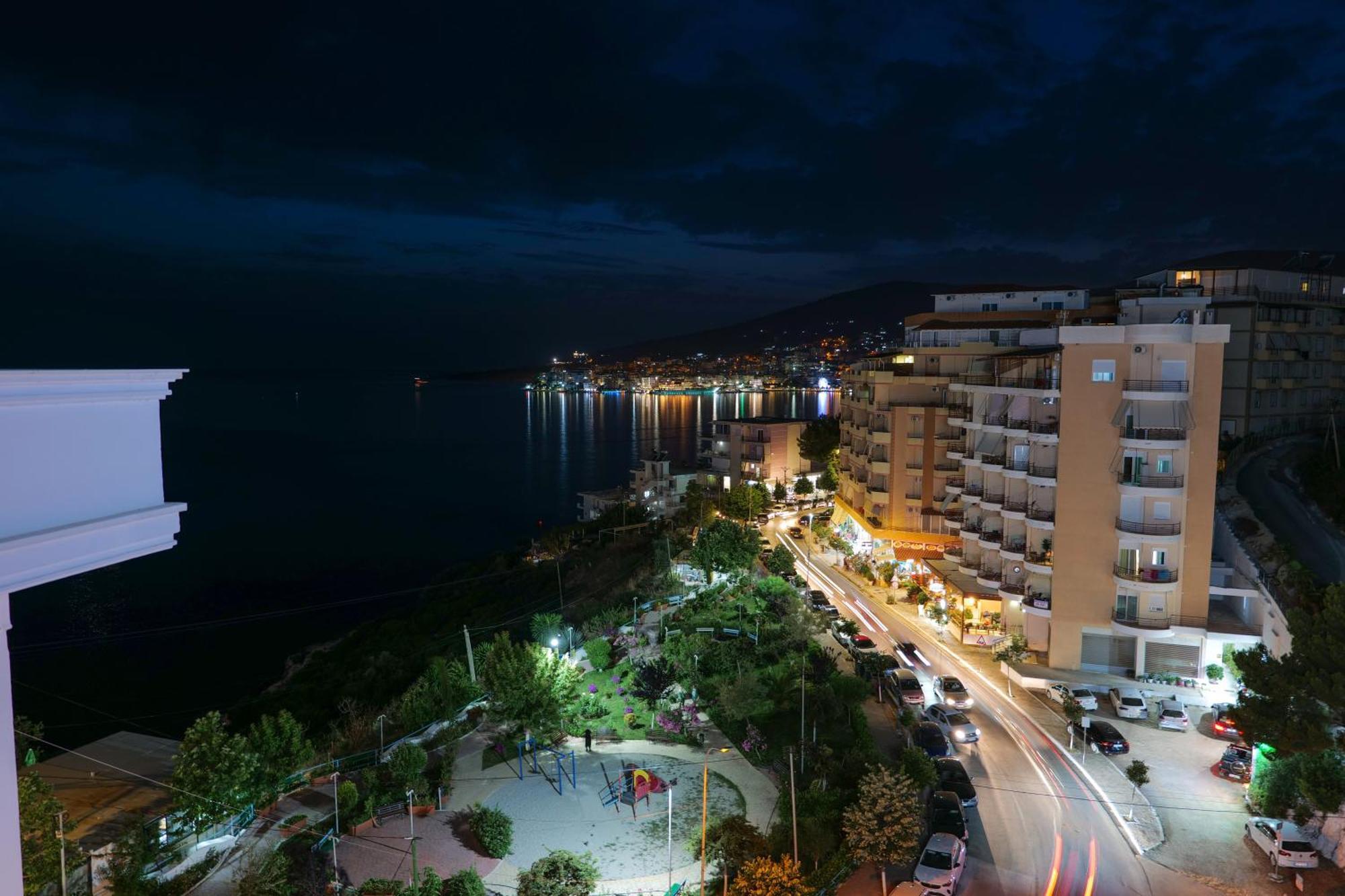 Hotel Oasis Sarande Bagian luar foto