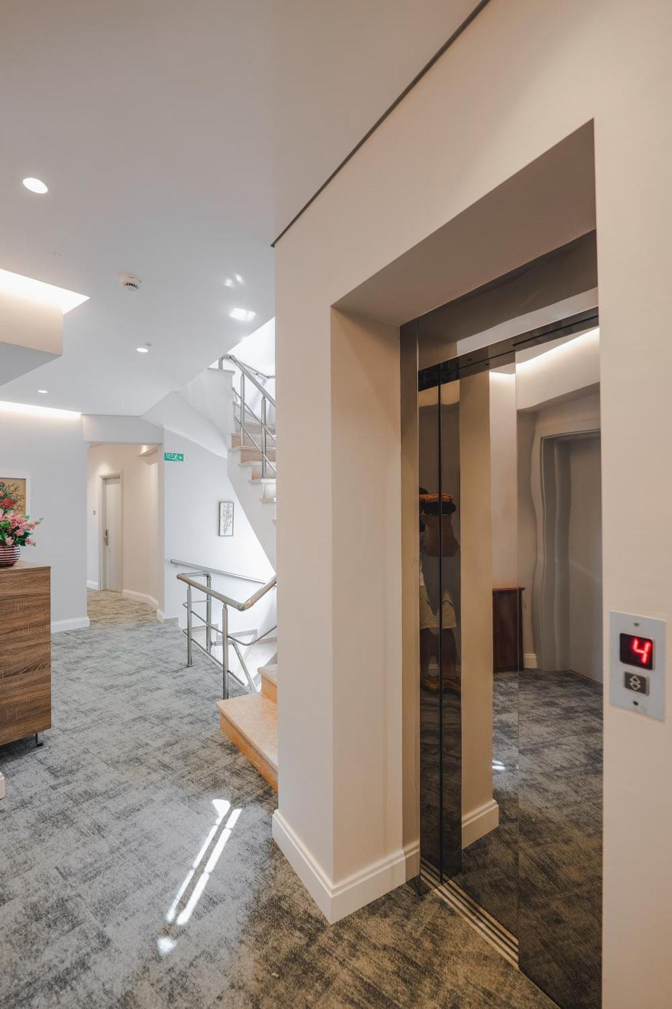 Hotel Oasis Sarande Bagian luar foto