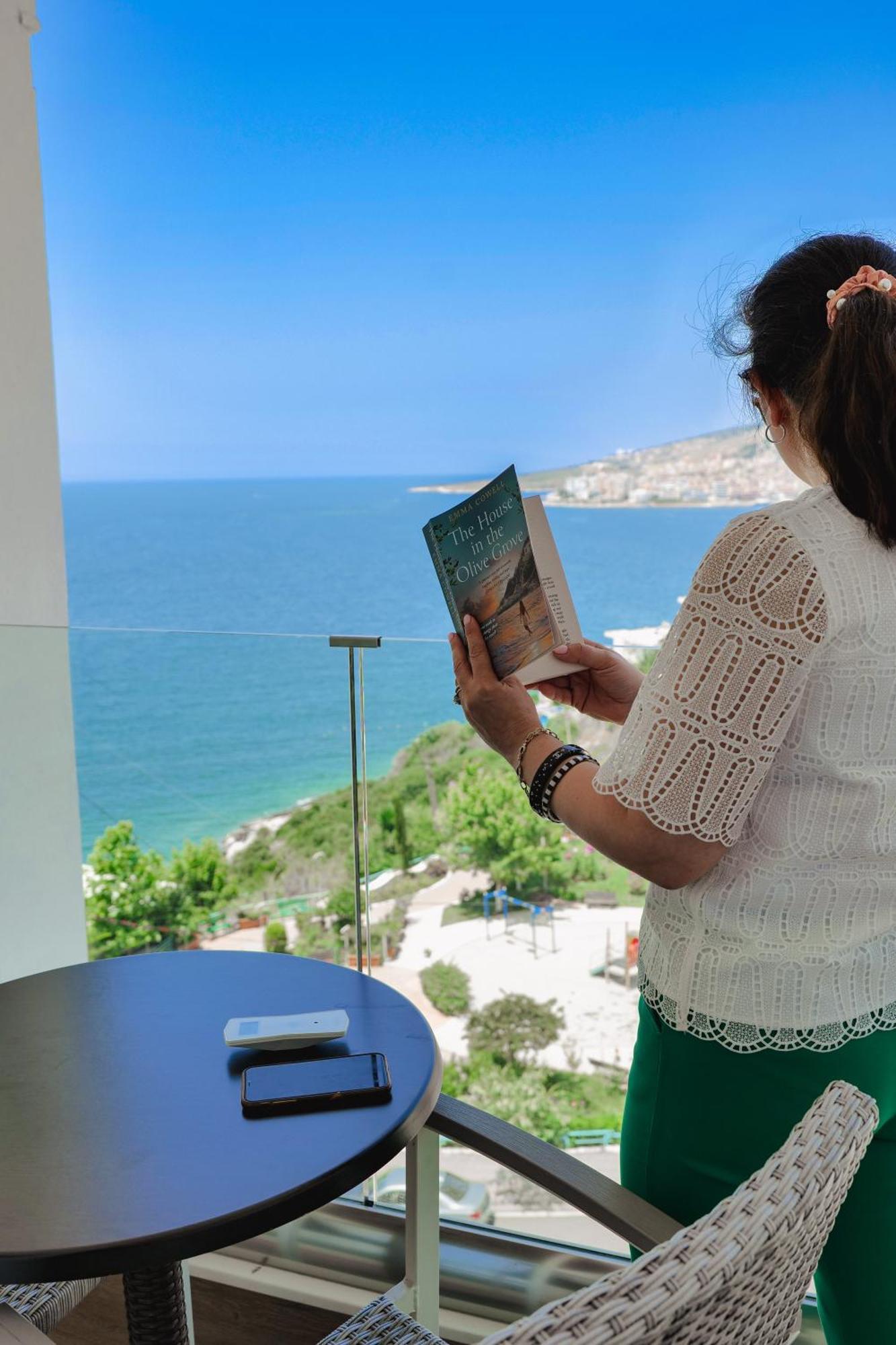 Hotel Oasis Sarande Bagian luar foto