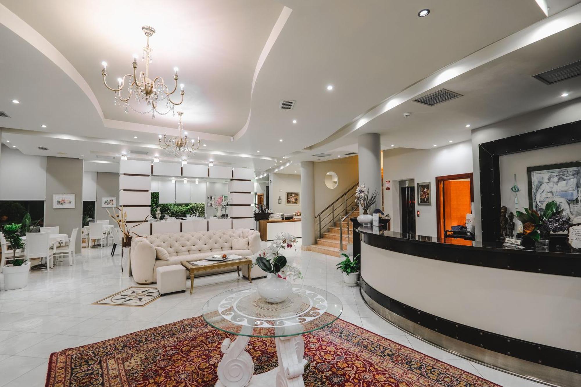 Hotel Oasis Sarande Bagian luar foto