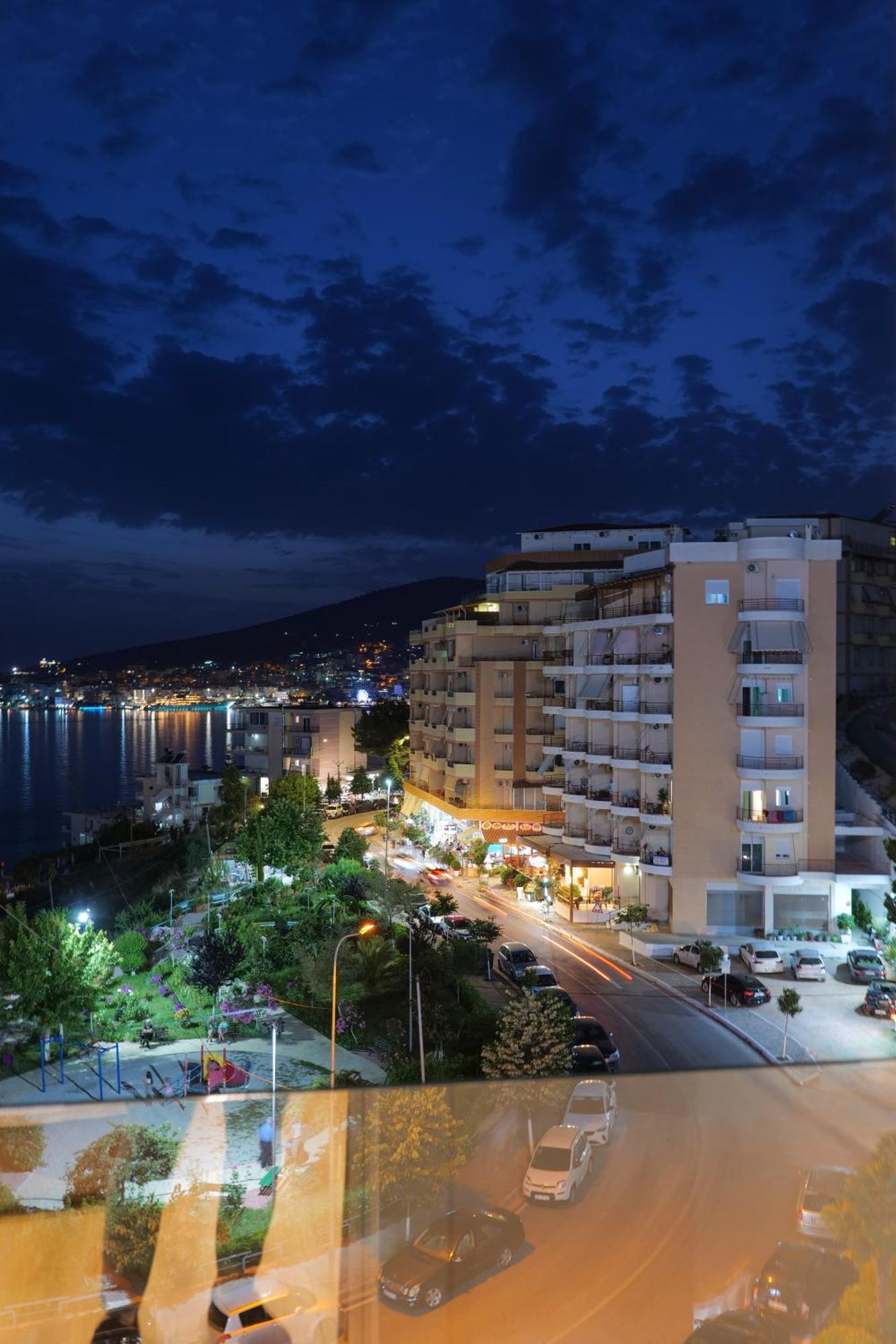 Hotel Oasis Sarande Bagian luar foto