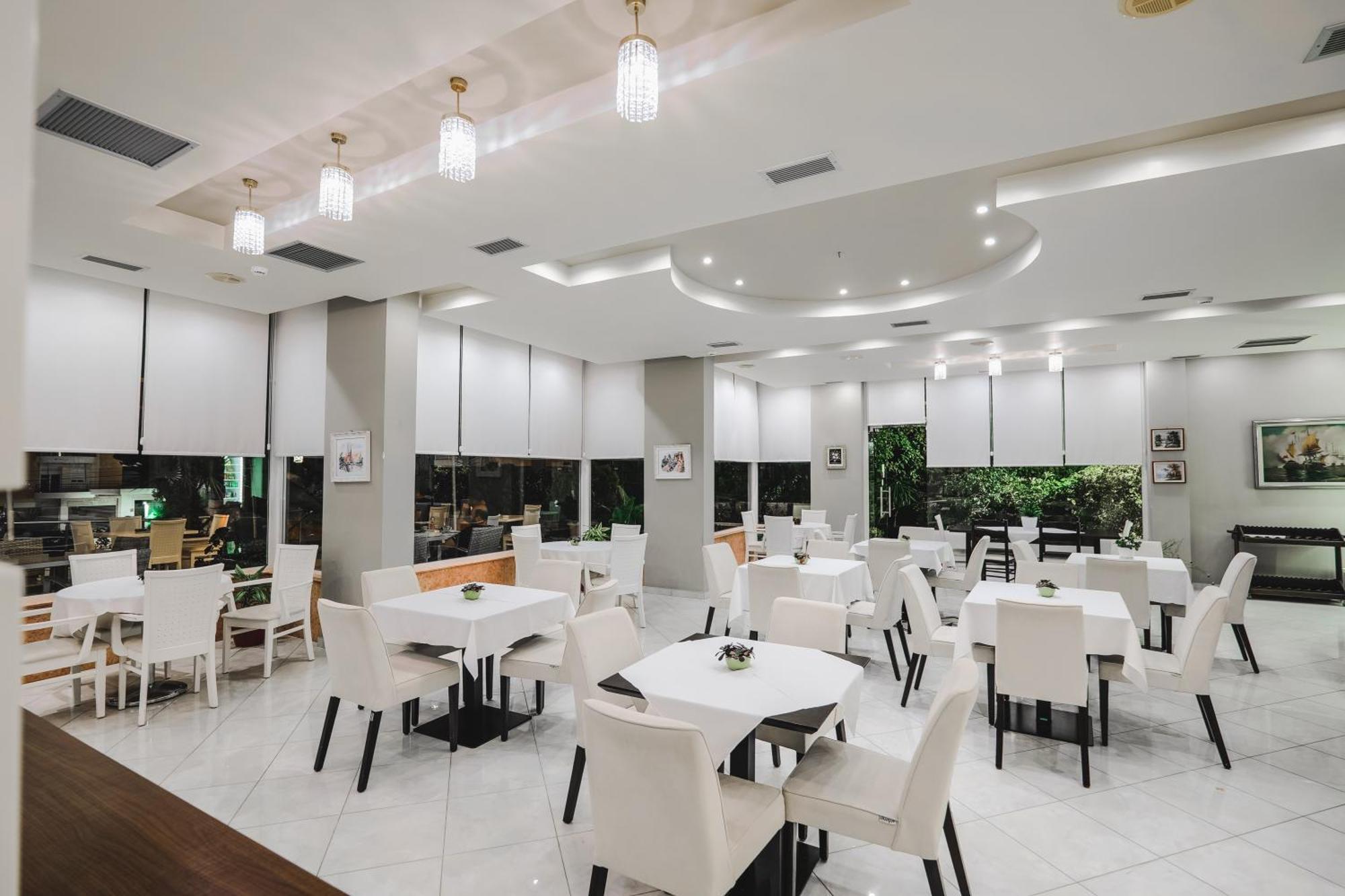 Hotel Oasis Sarande Bagian luar foto