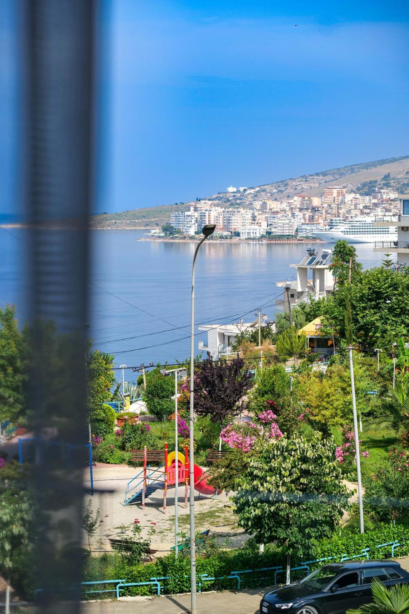 Hotel Oasis Sarande Bagian luar foto