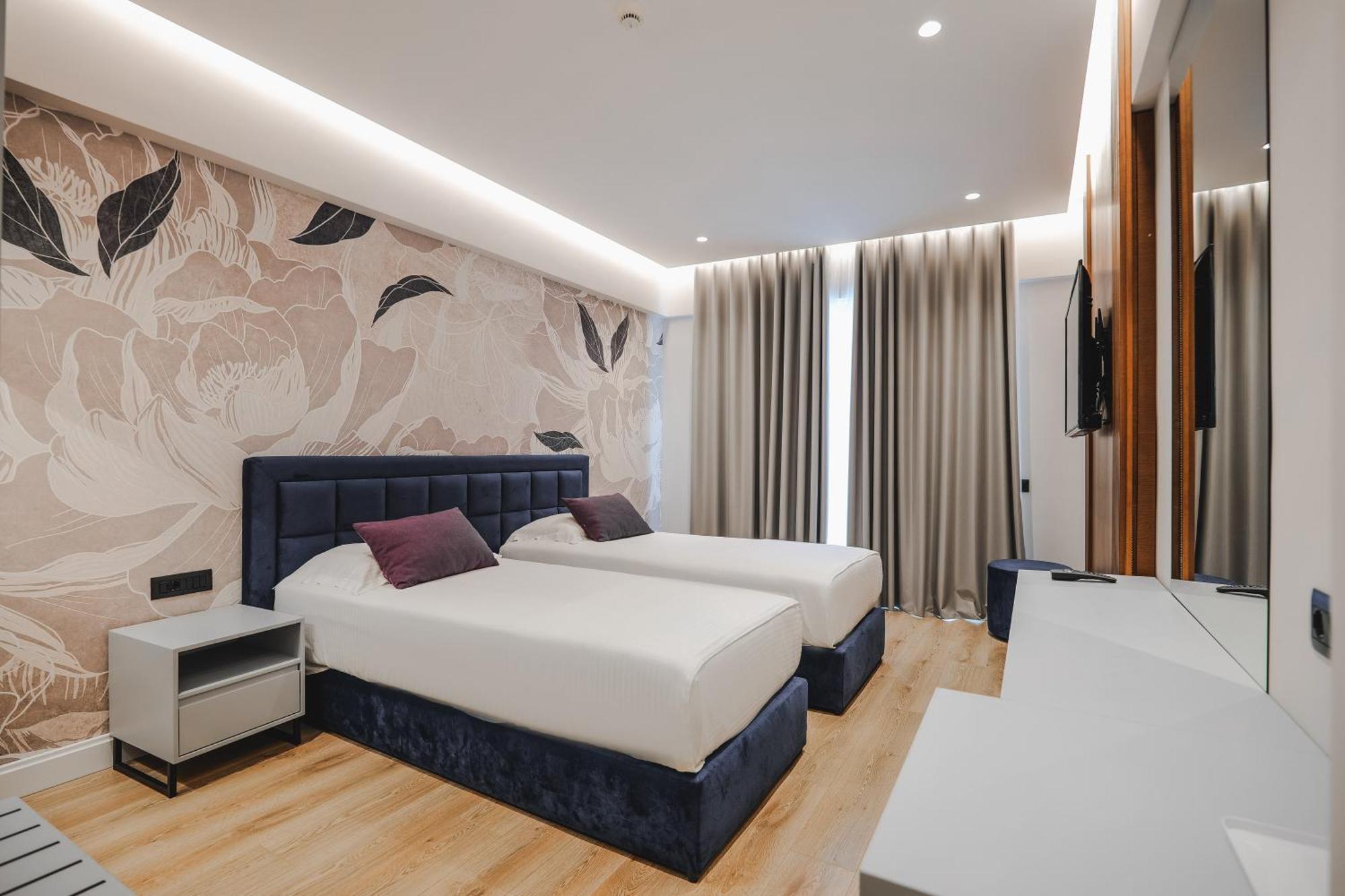 Hotel Oasis Sarande Bagian luar foto