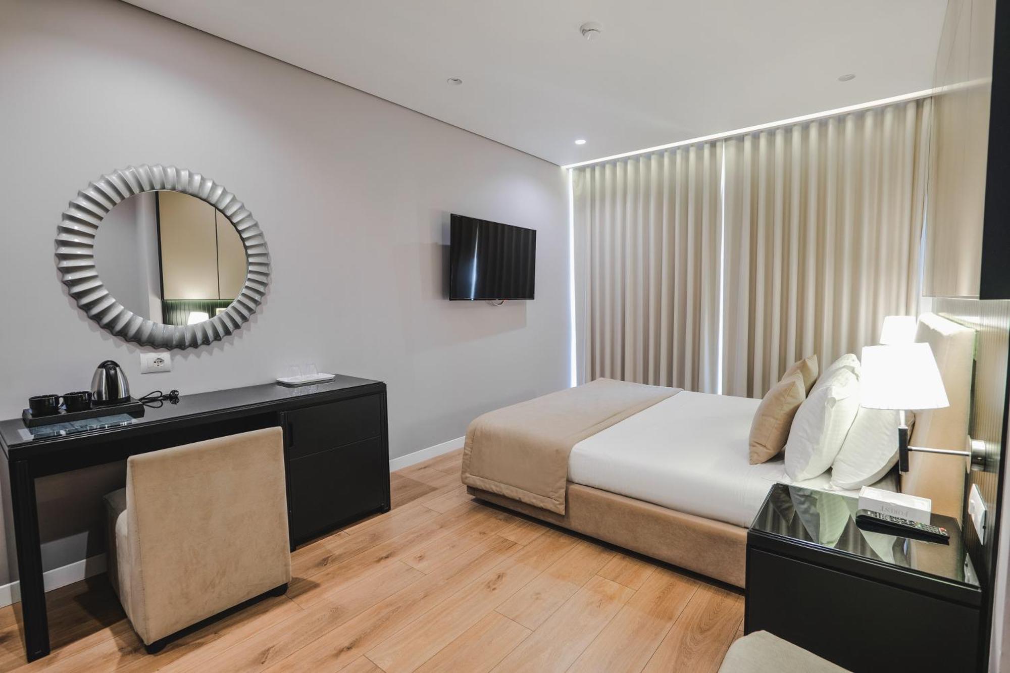 Hotel Oasis Sarande Bagian luar foto