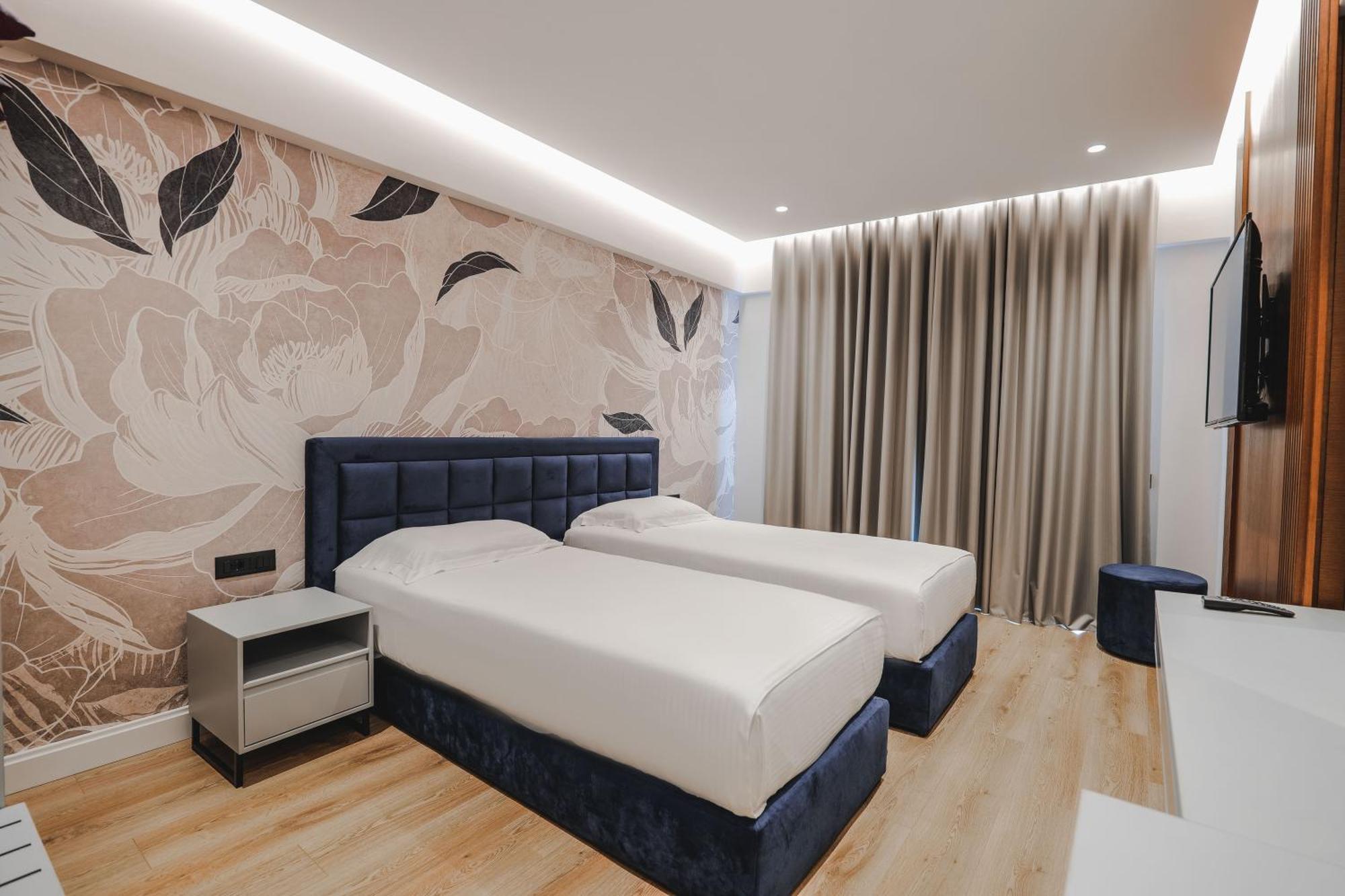 Hotel Oasis Sarande Bagian luar foto