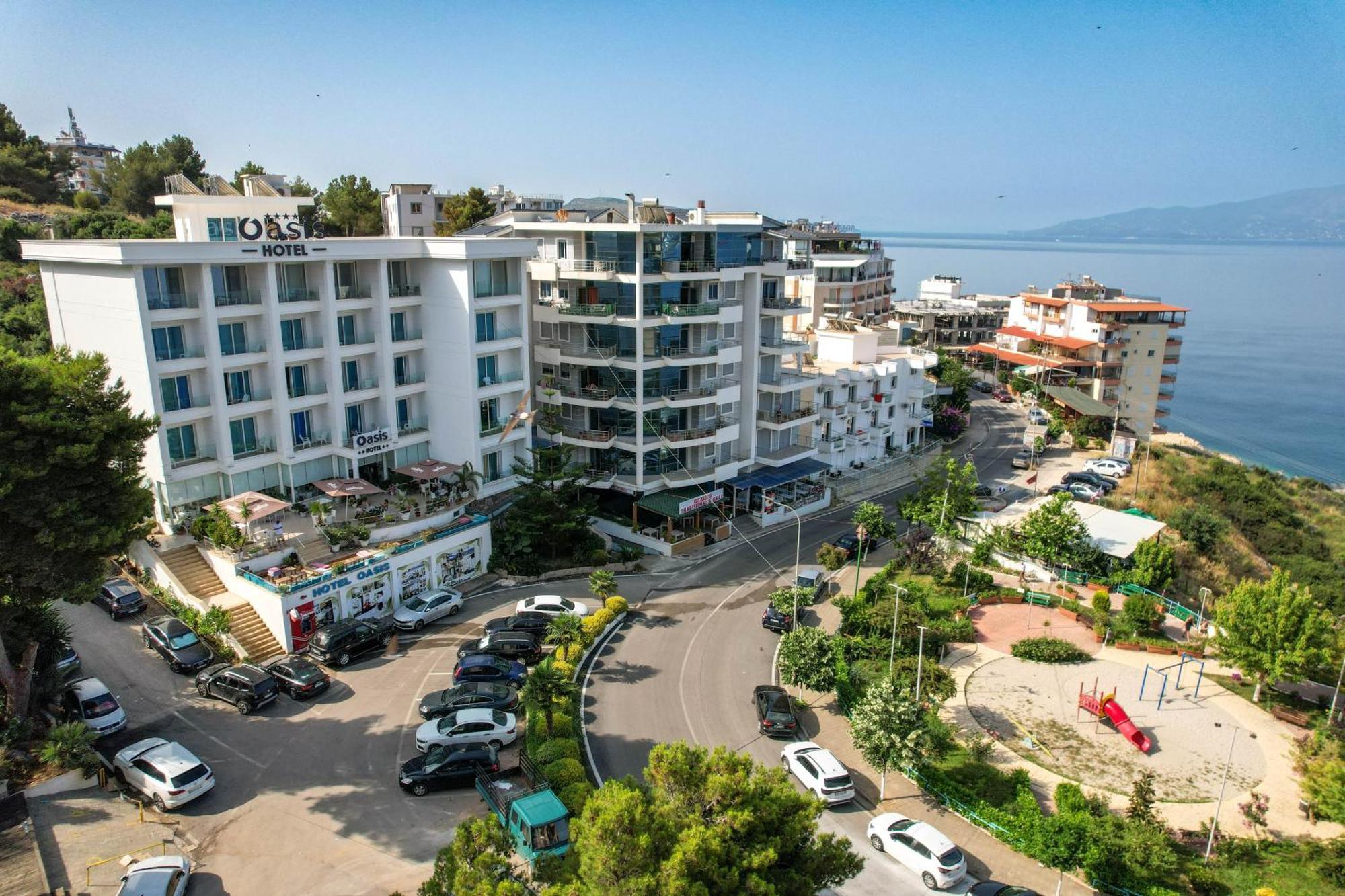 Hotel Oasis Sarande Bagian luar foto