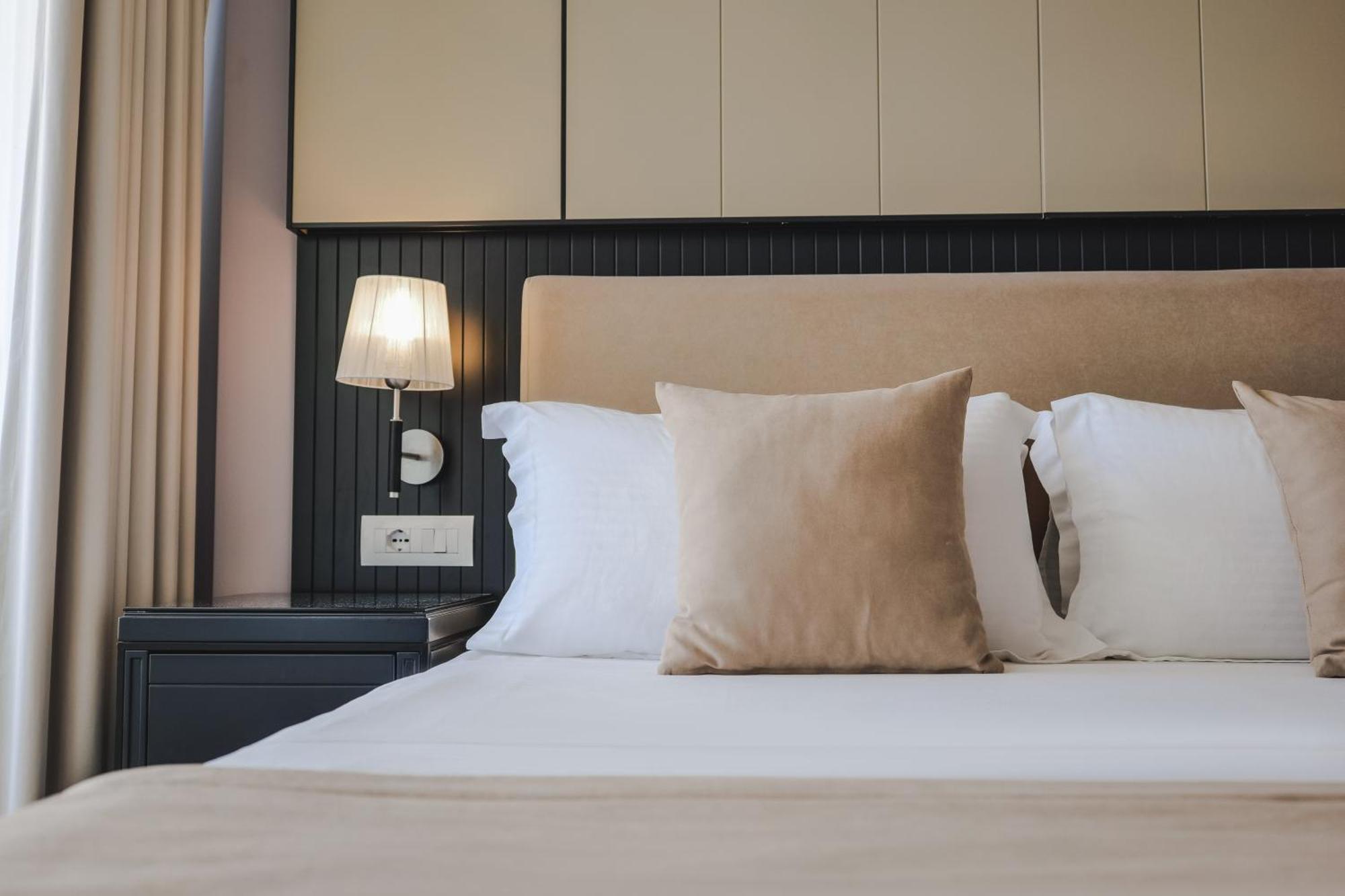Hotel Oasis Sarande Bagian luar foto