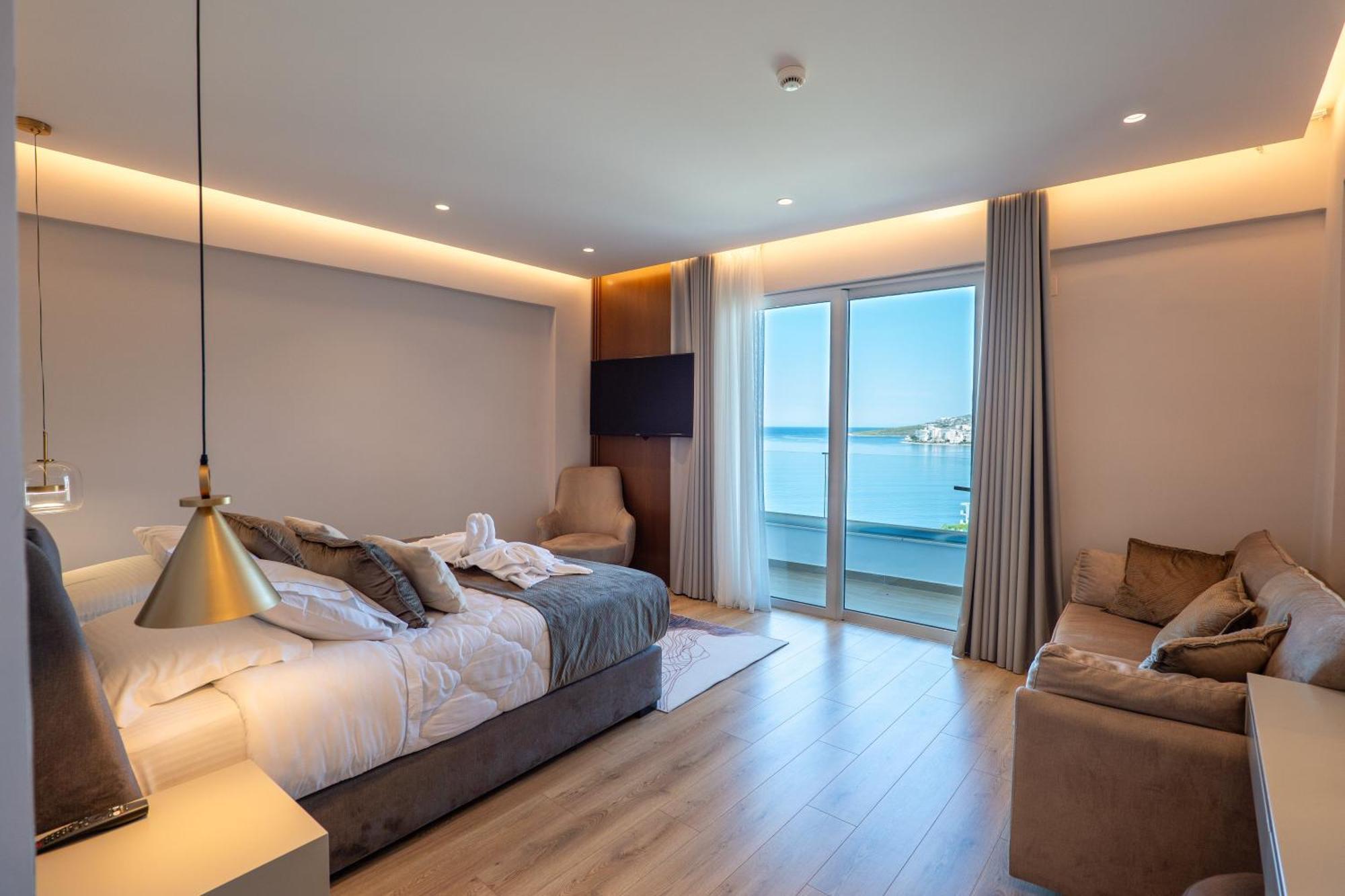 Hotel Oasis Sarande Bagian luar foto
