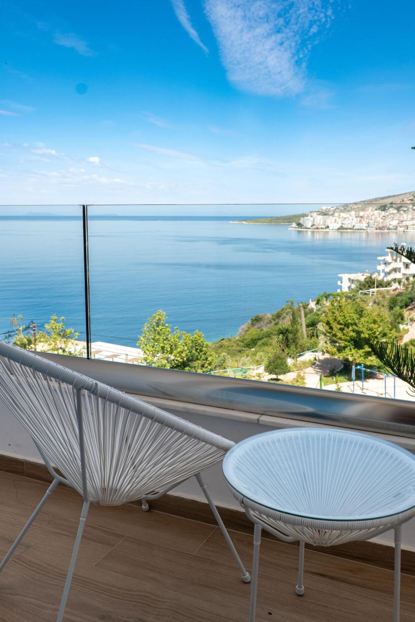 Hotel Oasis Sarande Bagian luar foto