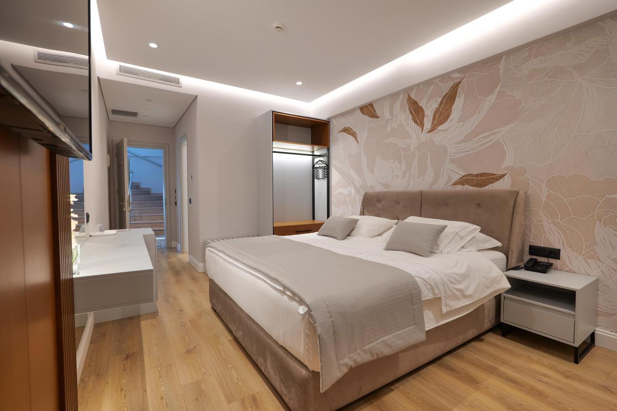 Hotel Oasis Sarande Bagian luar foto
