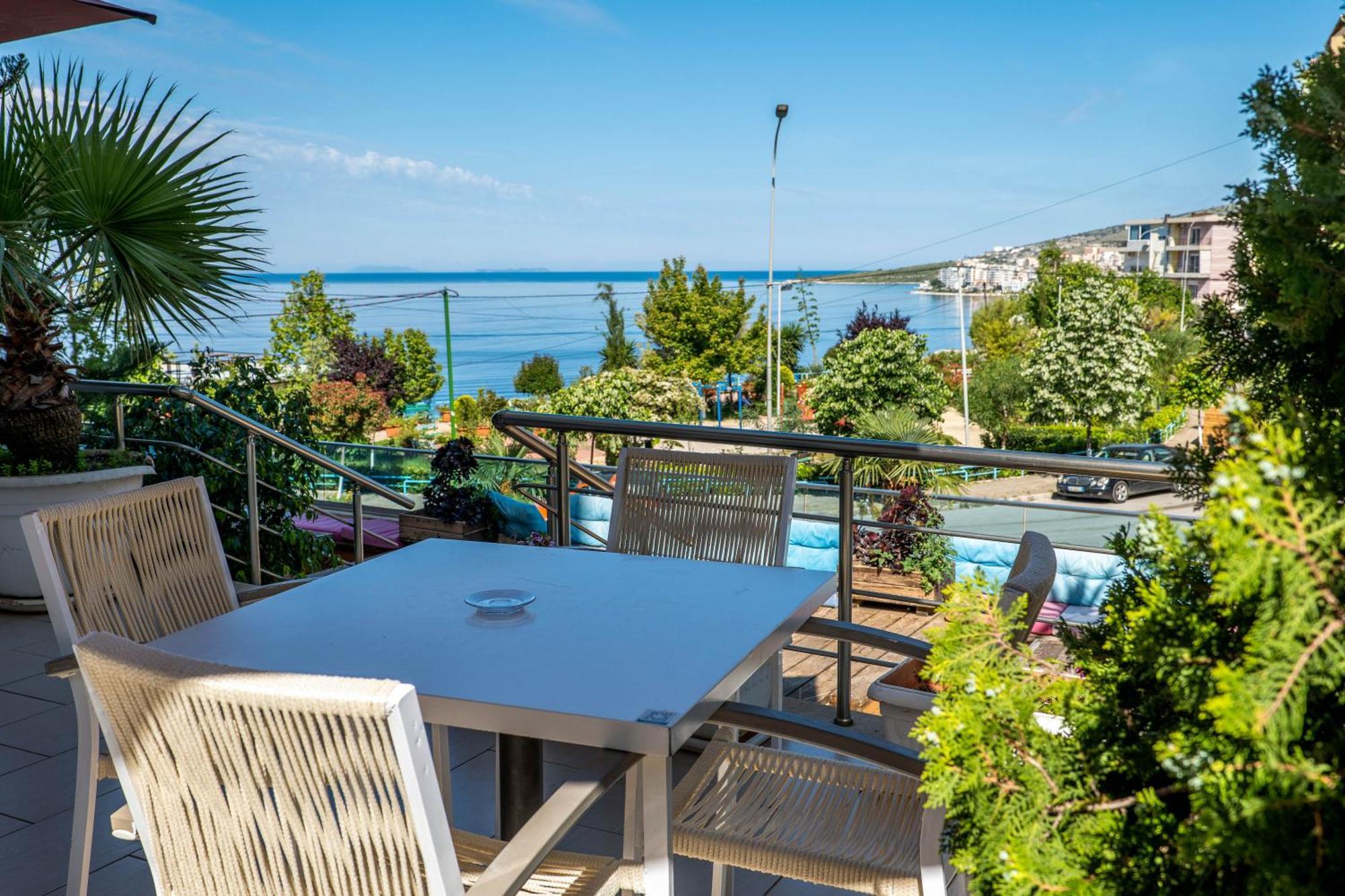Hotel Oasis Sarande Bagian luar foto