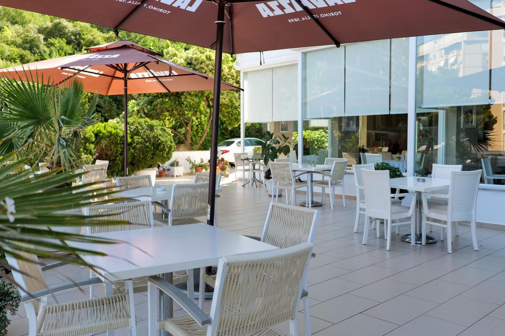 Hotel Oasis Sarande Bagian luar foto