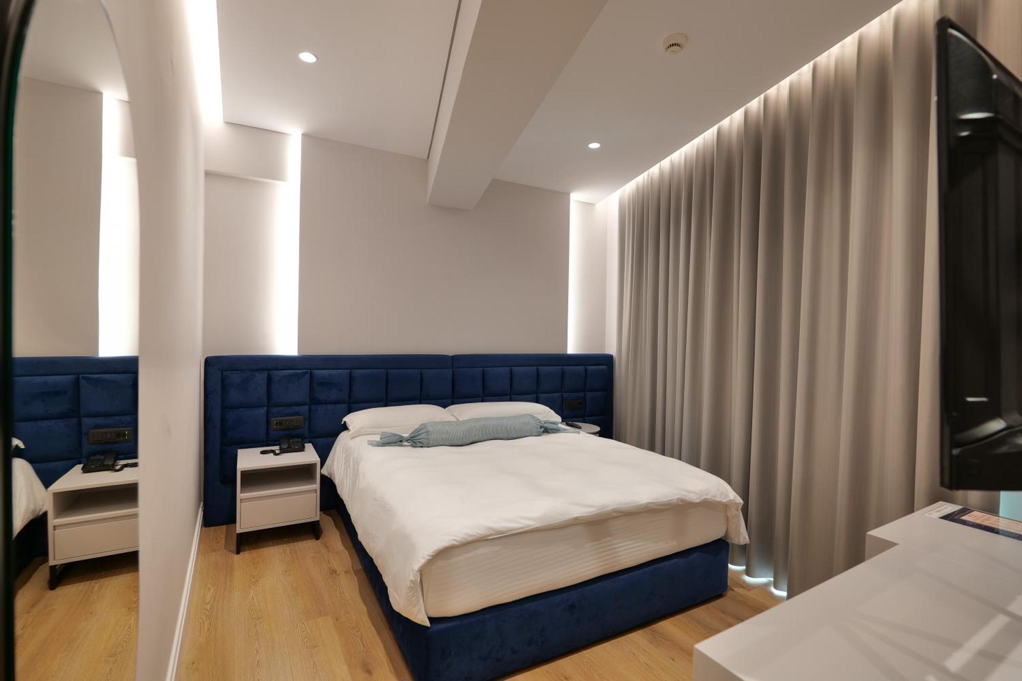 Hotel Oasis Sarande Bagian luar foto