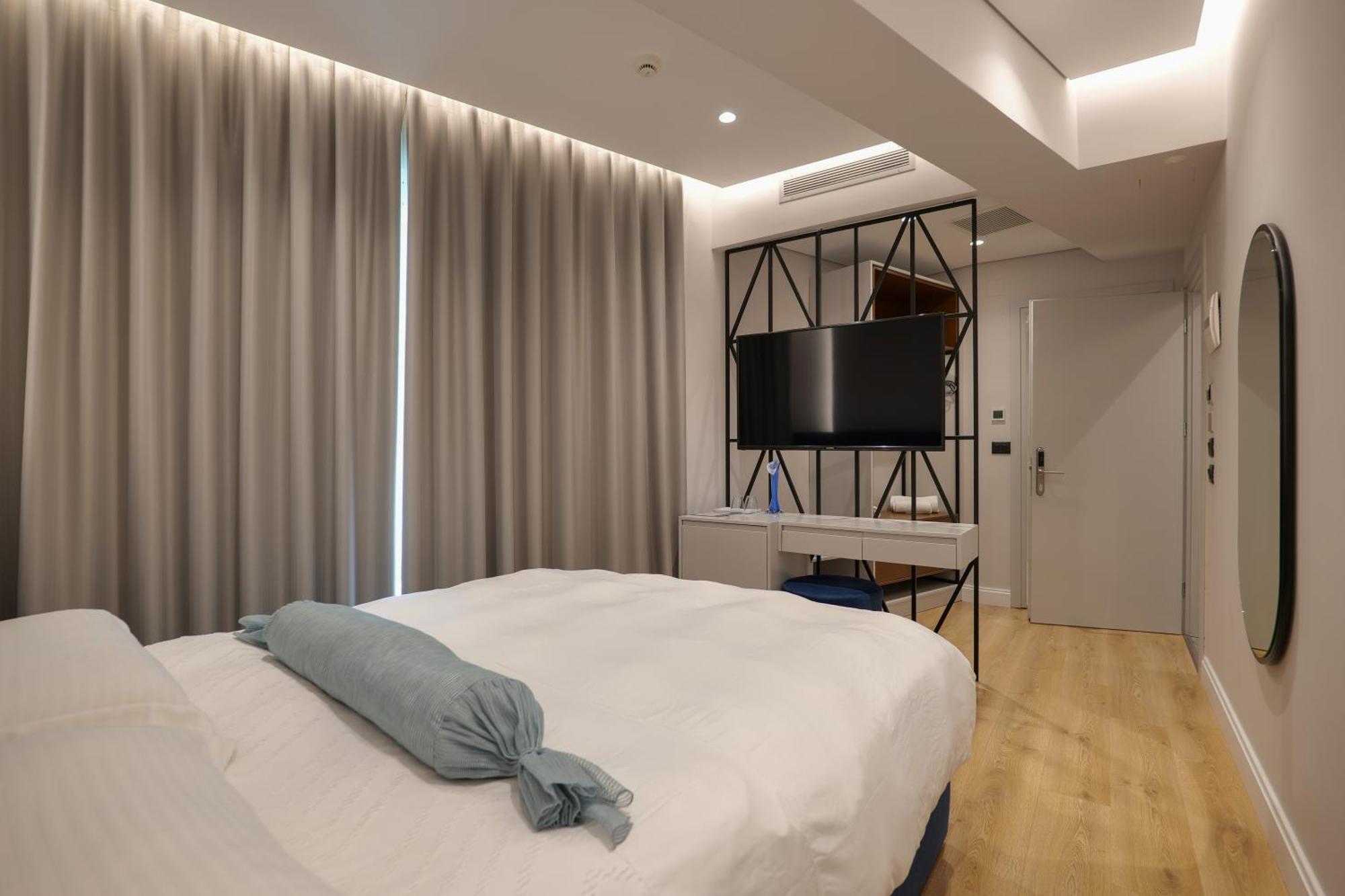 Hotel Oasis Sarande Bagian luar foto